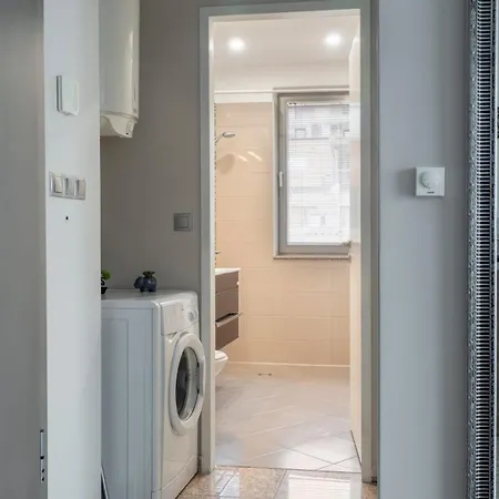 Modern With Parking Next To Bulgaria Mall شقة *