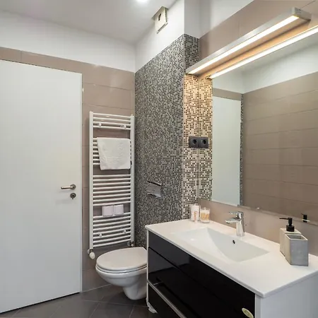 Appartement Cozy & Parking Next To St Sophia Hospital